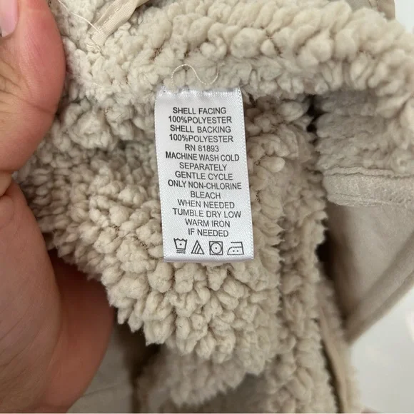 Women's Cream Shearling Vest - Picture 8 of 9